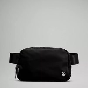 Lululemon Everywhere Belt Bag 1L black nwt